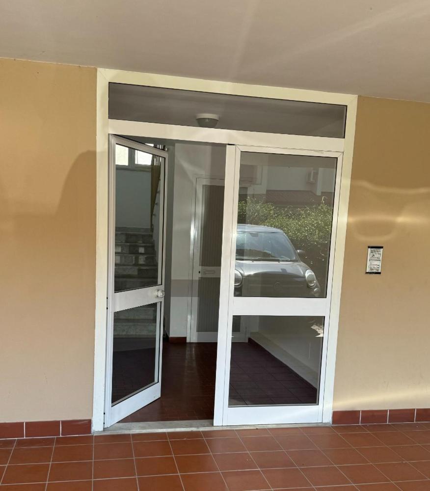 Bellissima Stanza Con Parcheggio Gratuito Apartment Cinquale Exterior photo